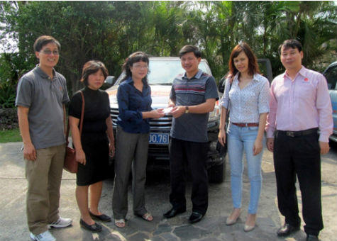 Phu nhân Bộ trưởng Hà Hùng Cường đến với bà con vùng bão lũ Quảng Bình